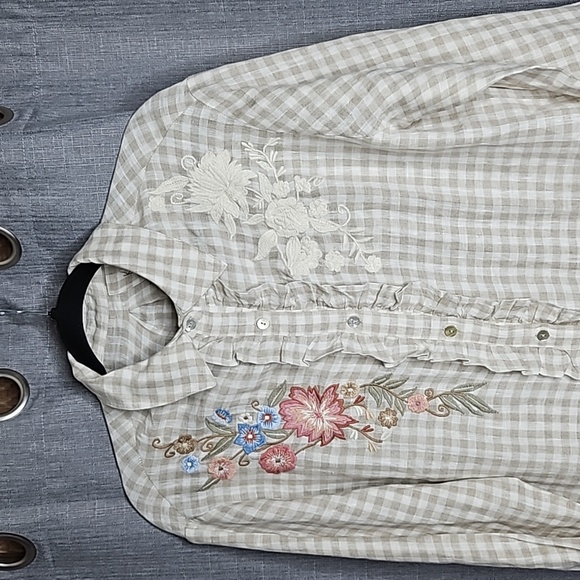 KYLA SEO 100% LINEN BLOUSE IN BEIGE FLORAL GINGHAM - Picture 2 of 8